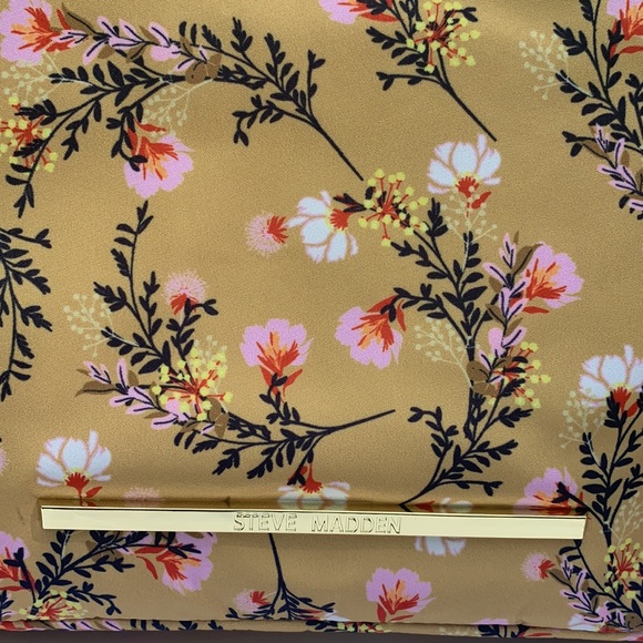 New Steve Madden Tote with Purse - Picture 10 of 16